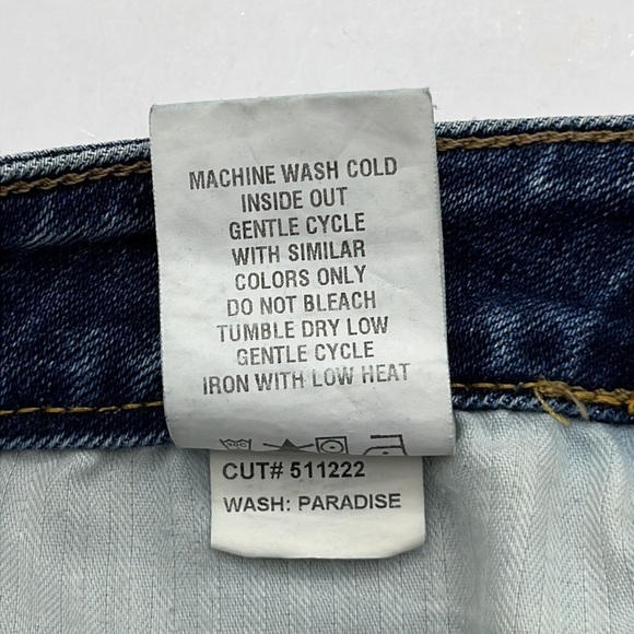 Level 99 3 1/2” Inseam Cuffed High Rise Shorts Size 29 - Picture 9 of 16